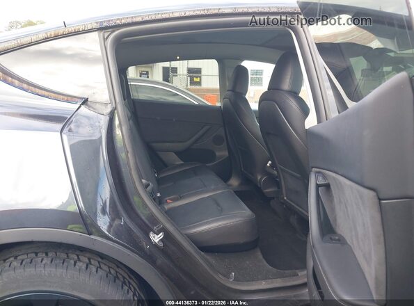 7SAYGDEE8SF270675 2025 TESLA MODEL Y Серый Вид наклейки с VIN-кодом