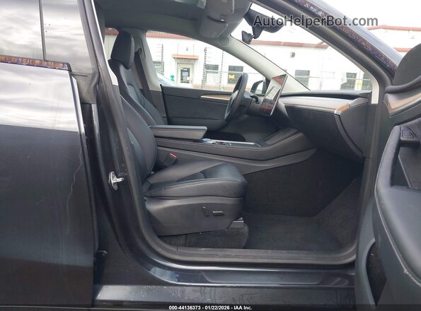7SAYGDEE8SF270675 2025 TESLA MODEL Y Серый Вид салона спереди