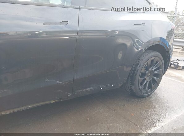 7SAYGDEE8SF270675 2025 TESLA MODEL Y Серый Вид спереди