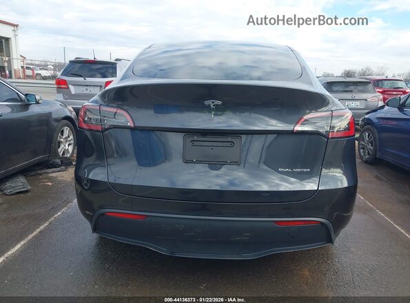 7SAYGDEE8SF270675 2025 TESLA MODEL Y Серый 