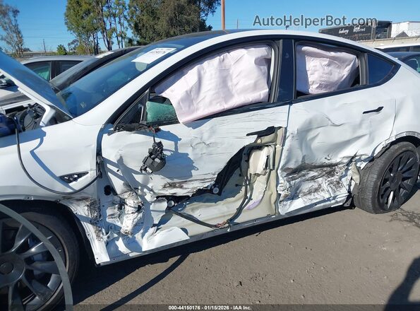 7SAYGDEE9RA222562 2024 TESLA MODEL Y Белый Вид спереди