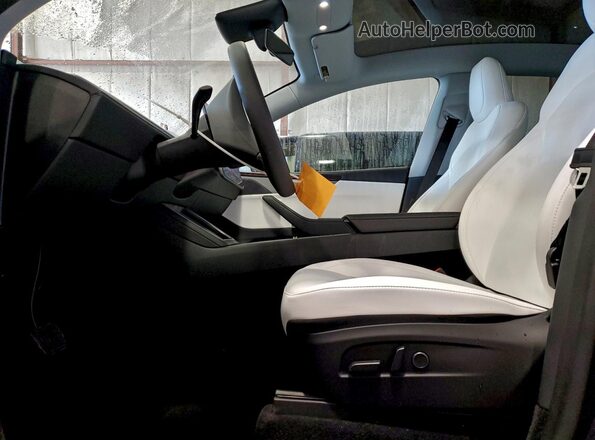 7SAYGDEE9TA414698 2026 TESLA MODEL Gray წინა სალონის ხედი