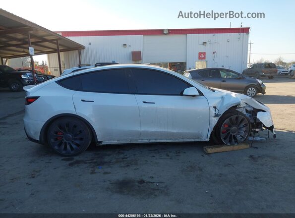 7SAYGDEF0RF072790 2024 TESLA MODEL Y White ხელსაწყოთა პანელის ხედი