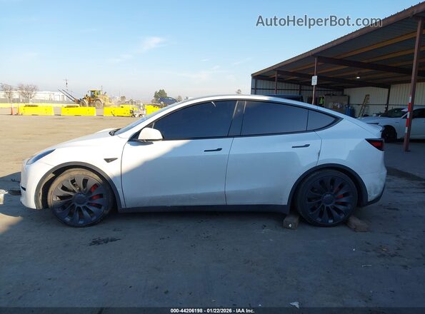 7SAYGDEF0RF072790 2024 TESLA MODEL Y White უკანა სალონის ხედი