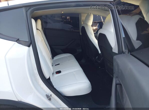 7SAYGDEF0RF072790 2024 TESLA MODEL Y White VIN კოდის სტიკერის ხედი