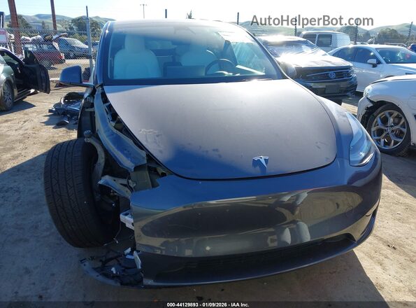 7SAYGDEF7NF459170 2022 TESLA MODEL Y Gray Widok wnętrza z tyłu