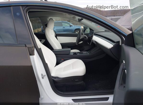 7SAYGDEF9NF518140 2022 TESLA MODEL Y Gray Սալոնի դիմացի տեսք