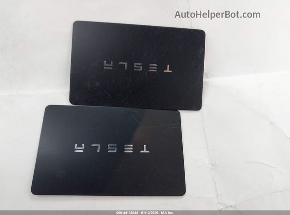7SAYGDEF9NF518140 2022 TESLA MODEL Y Gray Առջևի վահանակի տեսք