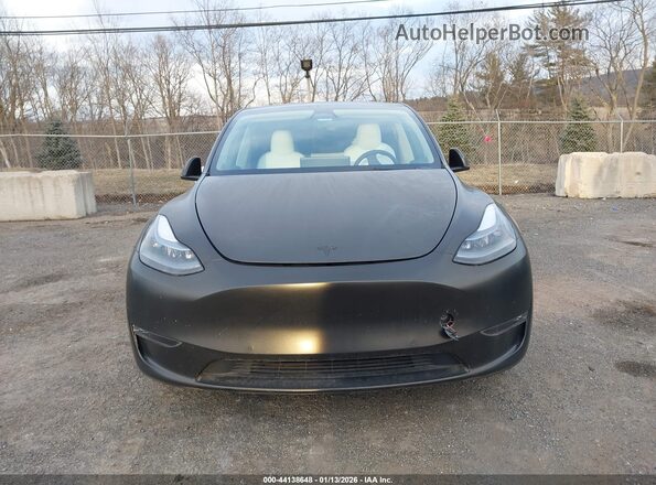 7SAYGDEF9NF518140 2022 TESLA MODEL Y Gray Սարքավորումների վահանակի տեսք