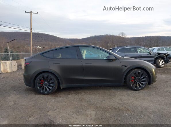 7SAYGDEF9NF518140 2022 TESLA MODEL Y Gray Սալոնի հետևի տեսք