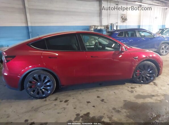 7SAYGDEFXSA352414 2025 TESLA MODEL Y Red უკანა სალონის ხედი