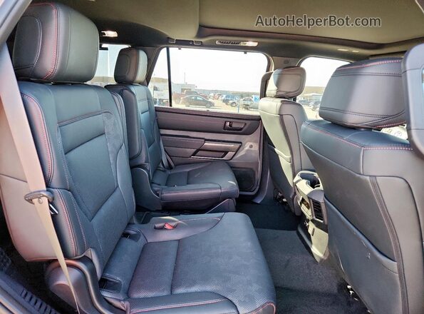 7SVAAABA0SX067579 2025 TOYOTA SEQUOIA Tan Вид задньої частини салону