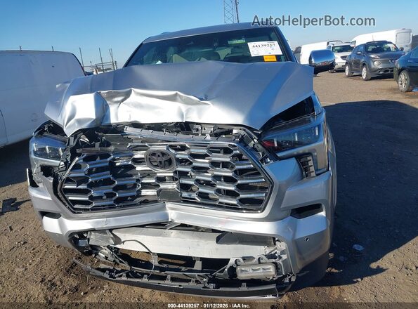 7SVAAABA1PX008855 2023 TOYOTA SEQUOIA Silver Widok wnętrza z tyłu
