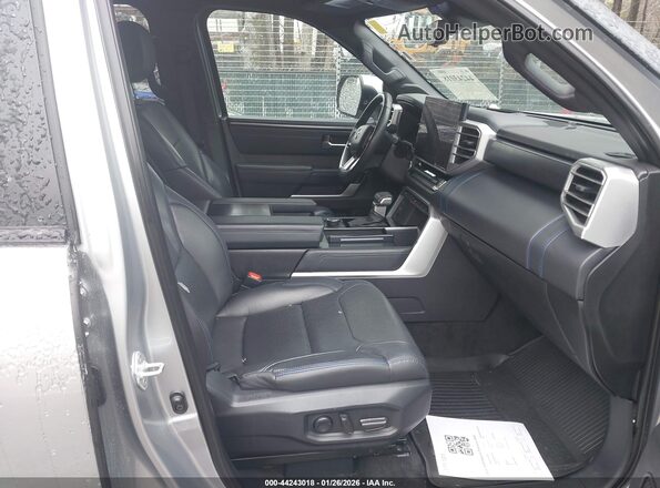 7SVAAABA9RX028385 2024 TOYOTA SEQUOIA Gray წინა სალონის ხედი