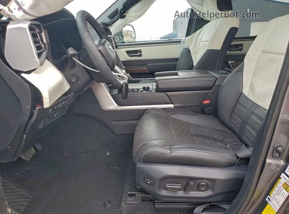 7SVAAABA9SX056581 2025 TOYOTA SEQUOIA Gray Սալոնի դիմացի տեսք