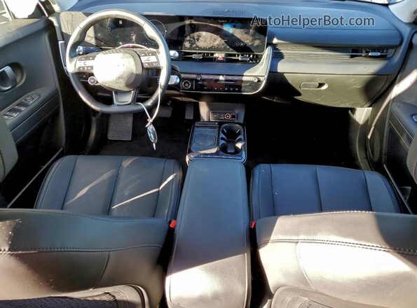 7YAKN4DA2SY019148 2025 HYUNDAI IONIQ Black Vista del salpicadero