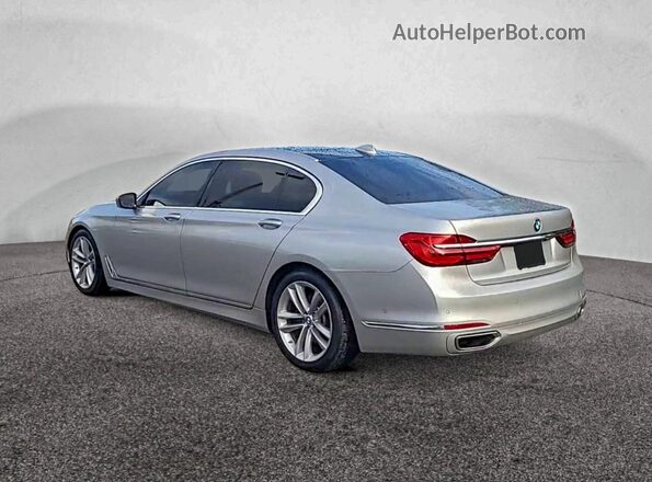 WBA7F0C56JGM23966 2018 BMW 7 SERIES Silver Front right
