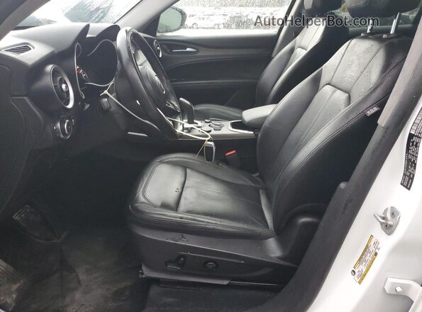 ZASPAKBN6M7D08889 2021 ALFA ROMEO STELVIO Белый Вид панели приборов