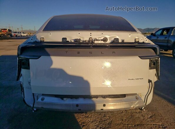 7SAYGDEEXTF377485 2026 TESLA MODEL White Widok wnętrza z przodu