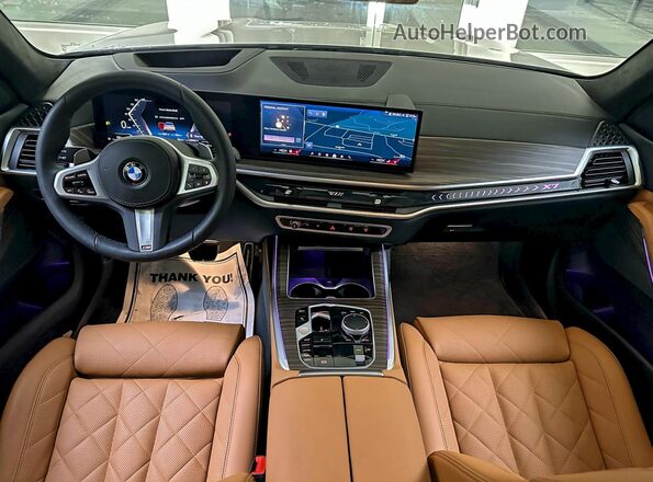 5UX23EM02T9158734 2026 BMW X7 White Vista de los asientos traseros