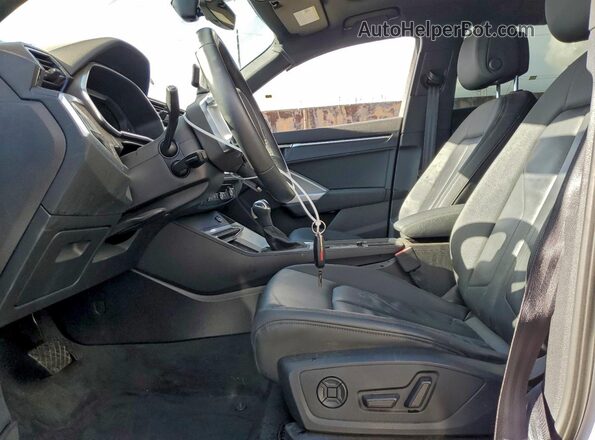 WA1EECF36N1138521 2022 AUDI Q3 White Widok deski rozdzielczej