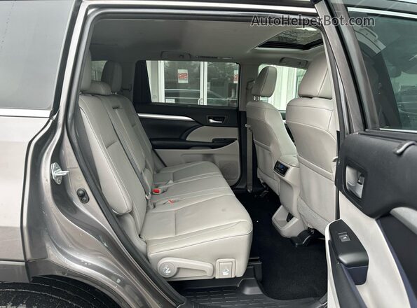5TDJZRFH3JS556605 2018 TOYOTA HIGHLANDER Gray Widok wnętrza z przodu