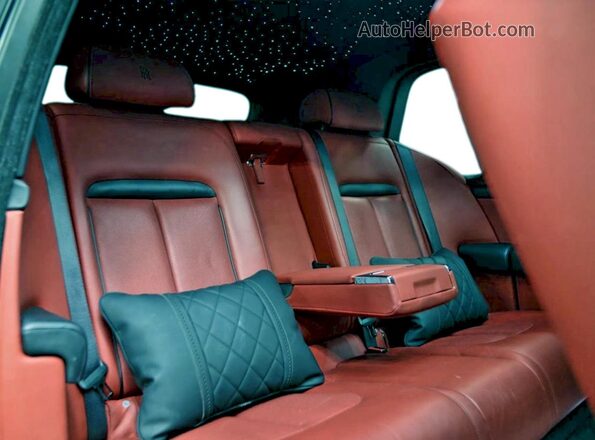 SLA689X52KU113931 2019 ROLLS-ROYCE CULLINAN Черный Вид салона спереди