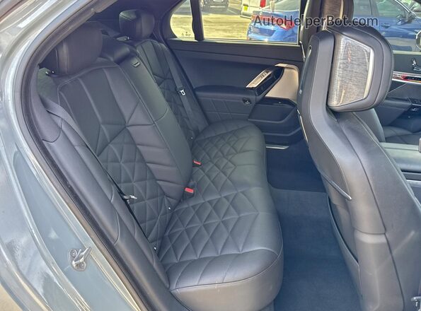 WBA23EH00PCM28450 2023 BMW 7 SERIES Gray Front interior view