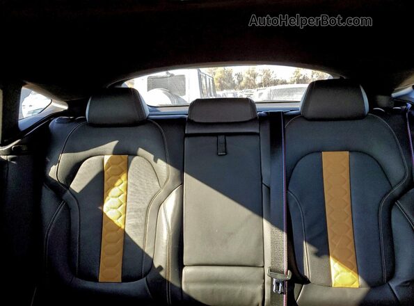 5YMCY0C05M9F21793 2021 BMW X6 Black Widok wnętrza z tyłu