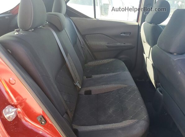 3N1CP5CU6JL538472 2018 NISSAN KICKS Red Rear interior view