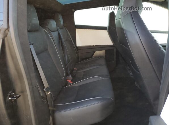 7G2CEHED5RA012985 2024 TESLA CYBERTRUCK Silver ძრავის განყოფილების ხედი