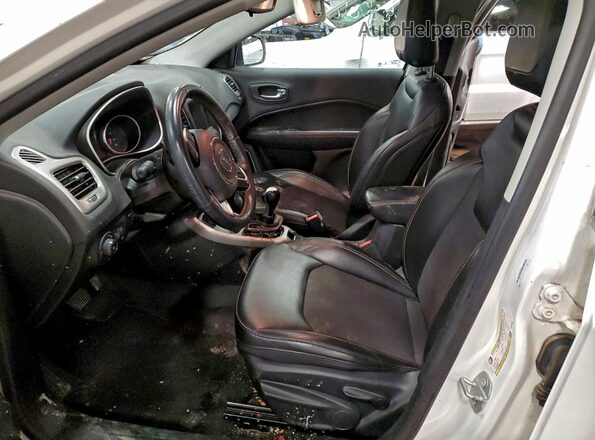 3C4NJDBB4KT690639 2019 JEEP COMPASS White Vista del salpicadero