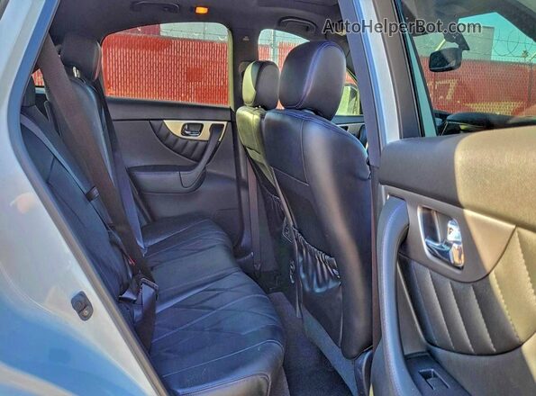 JN8CS1MW2HM411677 2017 INFINITI QX70 White წინა სალონის ხედი