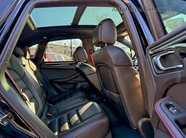 WP1AG2A51HLB55591 2017 PORSCHE MACAN Black 