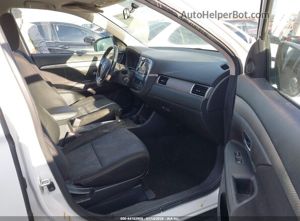 JA4AD2A37GZ021716 2016 MITSUBISHI OUTLANDER White Front interior view