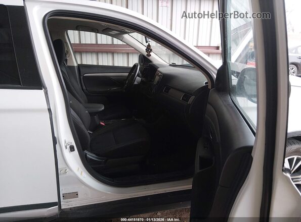 JA4AD3A30GZ014533 2016 MITSUBISHI OUTLANDER White Widok wnętrza z przodu