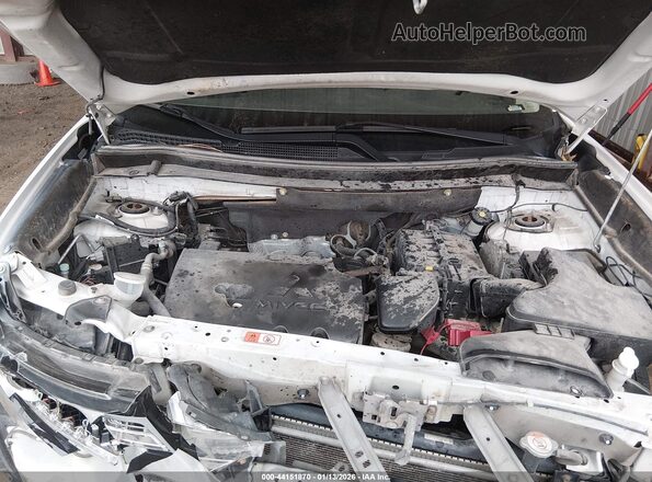 JA4AD3A30GZ014533 2016 MITSUBISHI OUTLANDER White Widok z tyłu