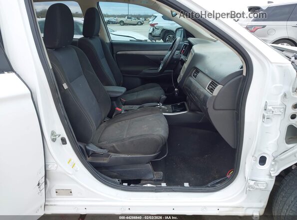 JA4AD3A30HZ028840 2017 MITSUBISHI OUTLANDER White Front interior view
