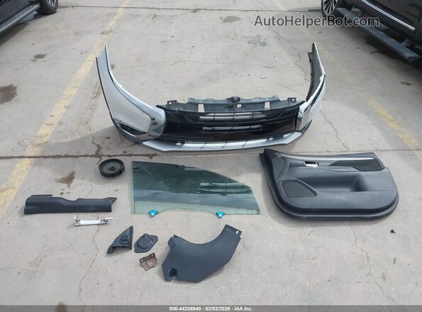 JA4AD3A30HZ028840 2017 MITSUBISHI OUTLANDER White Instrument cluster view