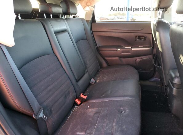 JA4APVAU7NU015670 2022 MITSUBISHI OUTLANDER Черный Вид задней части салона