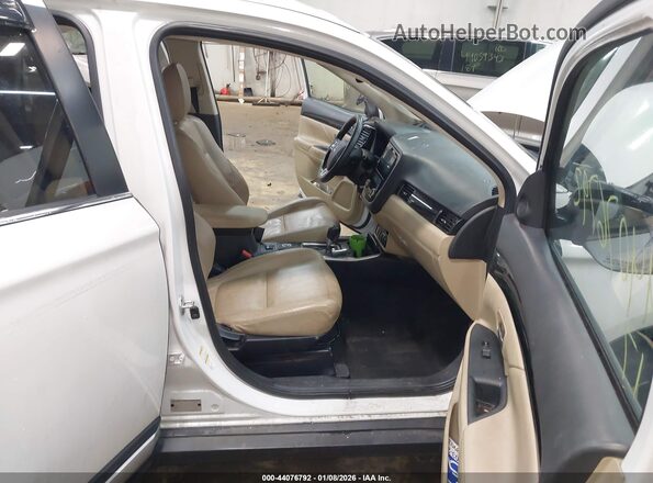 JA4AZ3A36HZ024115 2017 MITSUBISHI OUTLANDER White 