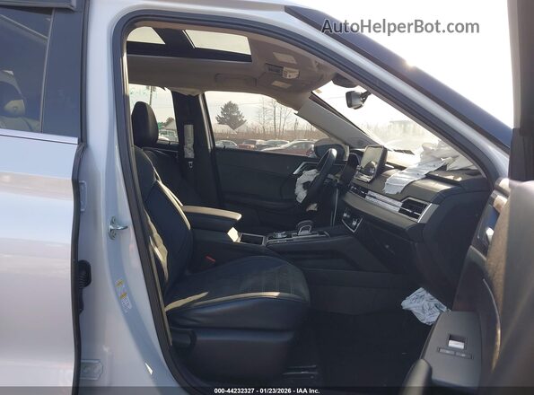 JA4J3VA89RZ087834 2024 MITSUBISHI OUTLANDER White Vista interior delantera
