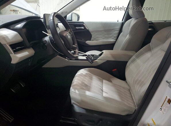 JA4J3WA84SZ021753 2025 MITSUBISHI OUTLANDER White Front interior view