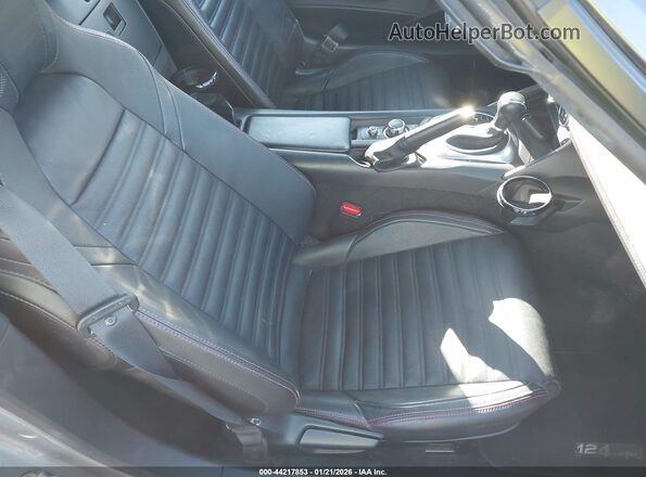 JC1NFAEK2H0118922 2017 FIAT 124 SPIDER Серебряный Вид салона спереди