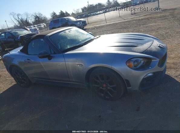 JC1NFAEK2H0118922 2017 FIAT 124 SPIDER Серебряный Вид задней части салона