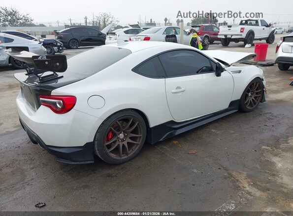 JF1ZCAC17H9605946 2017 SUBARU BRZ White Tył prawy