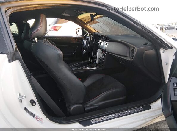 JF1ZCAC17J9601644 2018 SUBARU BRZ Белый 