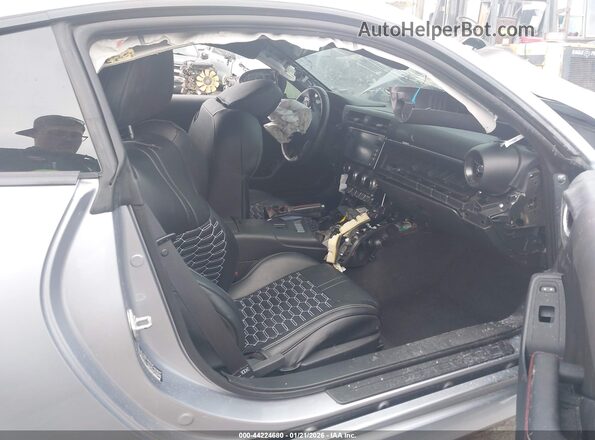 JF1ZDBB15P9703070 2023 SUBARU BRZ Silver Widok wnętrza z przodu