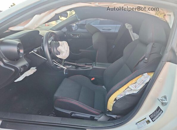 JF1ZDBC1XP8701044 2023 SUBARU BRZ White Widok wnętrza z przodu