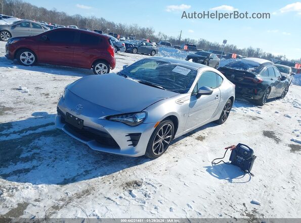 JF1ZNAA14K8700622 2019 TOYOTA 86 Silver წინა მარცხენა ხედი სამი მეოთხედიდან